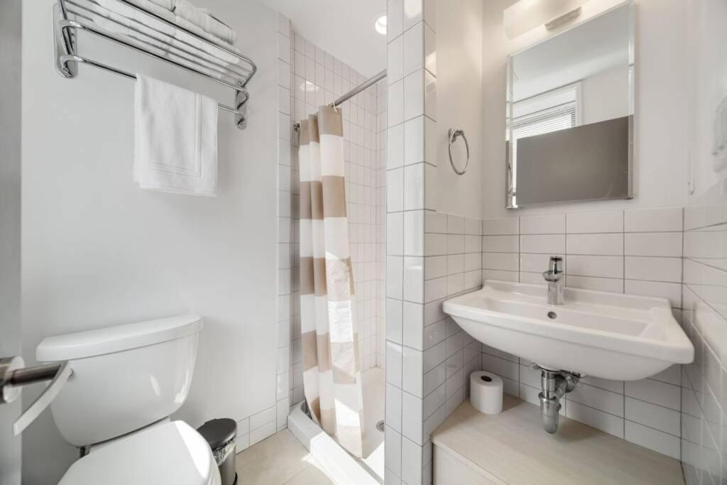 Simple Furnished Studio In The Heart Of Бостън Екстериор снимка
